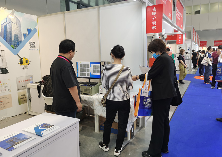观展客户详细了解向日葵视频色版下载颗粒杂质分析仪